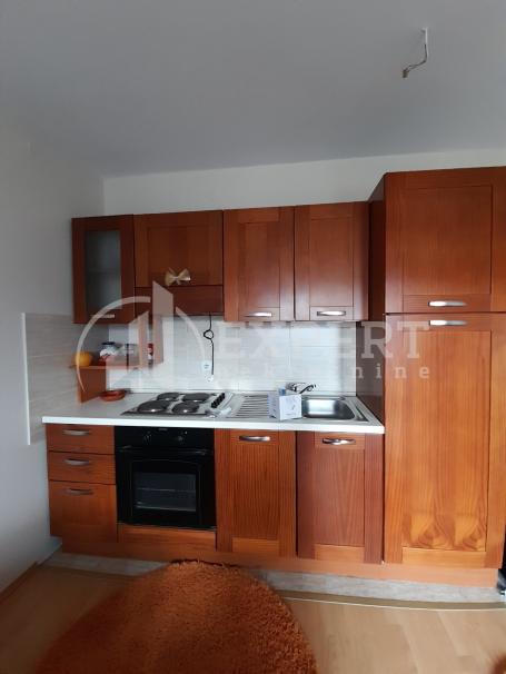 Izdaje se dvoiposoban namešten stan, Mokranjčeva blizu Vidikovac hotela, 49m2, grejanje na struju