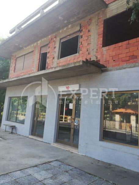 Kuća sa lokalima u Grejaču kod Aleksinca, 126 m2, na 11 ari placa