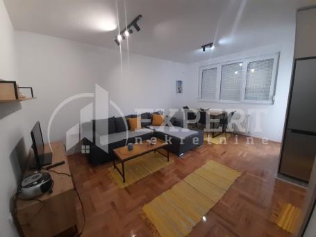 Izdaje se lux jednoiposoban stan, 45m2, centar