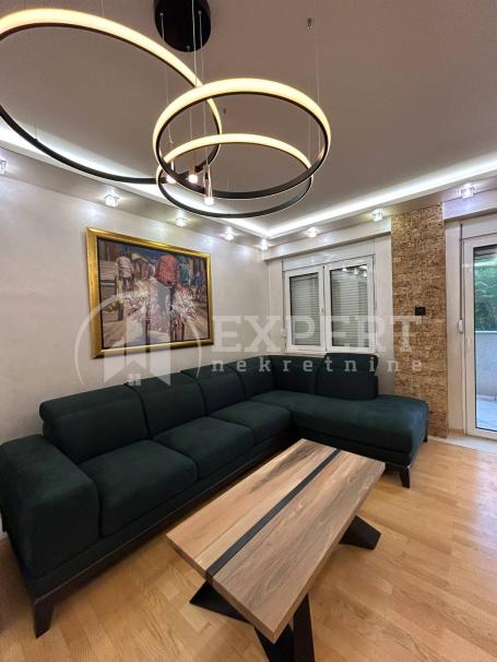 Dva spojena trosobna stana, na  drugom  spratu, lift, 155 m2, Palilula