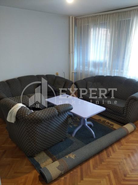 Na prodaju stan u centru Niša, 66m2