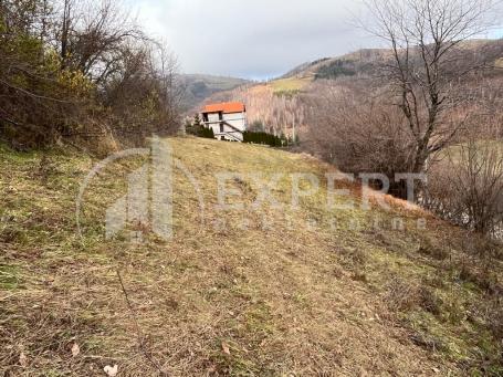 Atraktivan  plac  pored  puta, na  Kopaoniku, kod hotela  Junior,  336 m2