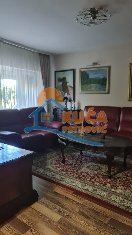 Izdaje se lux porodična kuća na Bubnju, 400m2