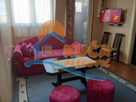 Izdaje se dvosoban stan na Bulevaru Nemanjića, 40m2!