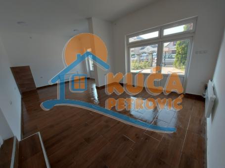 Izdaje se stan u kući u Brzom Brodu, 104m2