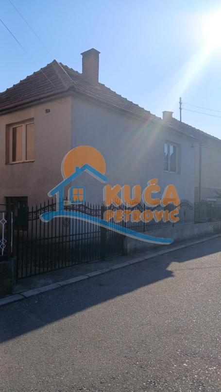 Porodična dvospratna kuća u Brzom Brodu
