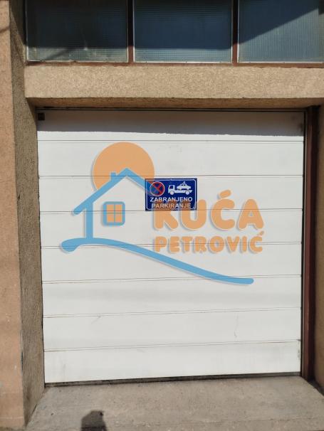 Izdaje se parking mesto u garaži