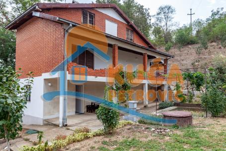 Kuća  u  vikend naselju Sv. Petka, Veliki Drenovac, 248 m2, na  placu  od  967 m2