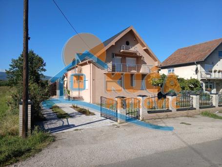 Kuća u Tešici, plantaža lešnika
