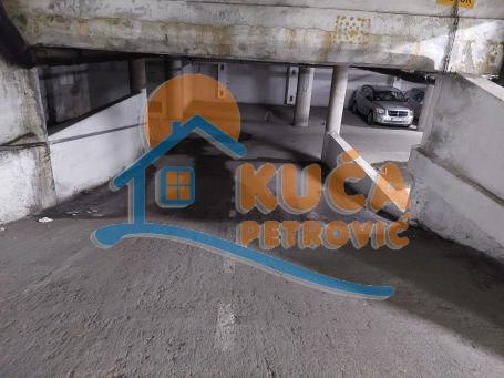 Izdaje se parking mesto u podzemnoj garaži  na keju