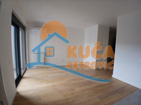 Izdaje se jednoiposoban stan kao poslovni ili stambeni prostor u kompleksu Novi Niš, 50m2
