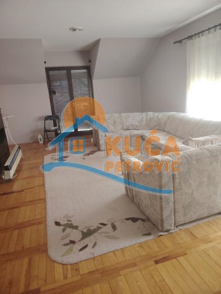 Izdaje se odličan duplex stan, kod Crvenog Pevca, 150m2