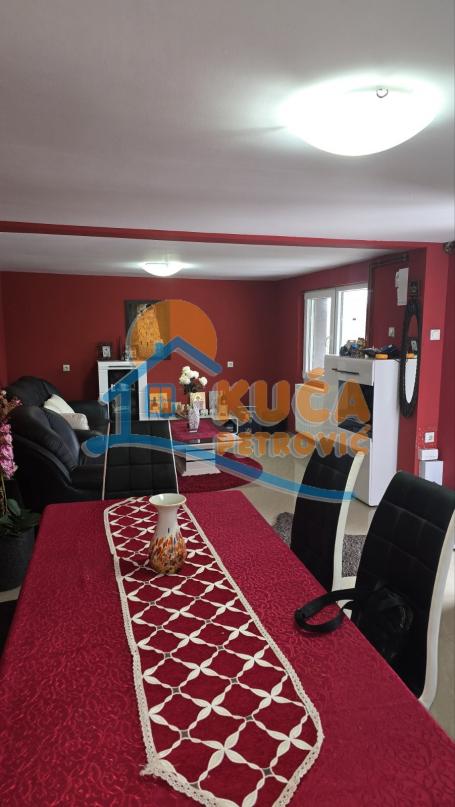 Izdaje se kuća u naselju Prosek, 75m2