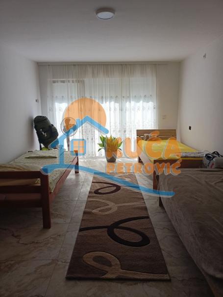Izdaje se smeštaj za radnike u Donjoj Vrežini, 50m2