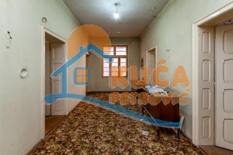 Salonski stan u centru Niša, četvorosoban,  117 m2