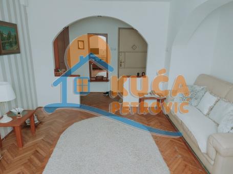 Dvosoban stan 55m2  pored pešačke zone, strogi centar