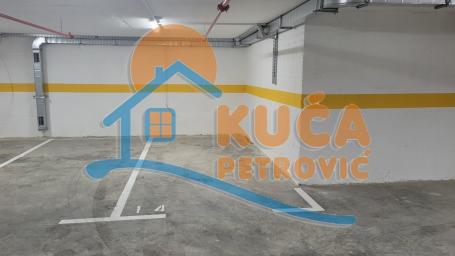 Izdaje se garažno mesto u centru Niša, 11m2