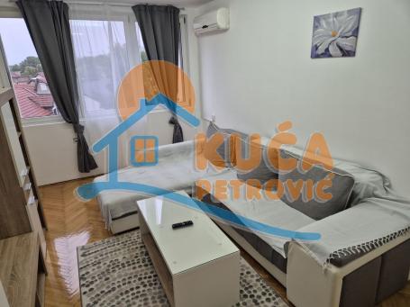 Izdaje se dvosoban stan u centru, kod Margera, 55m2!