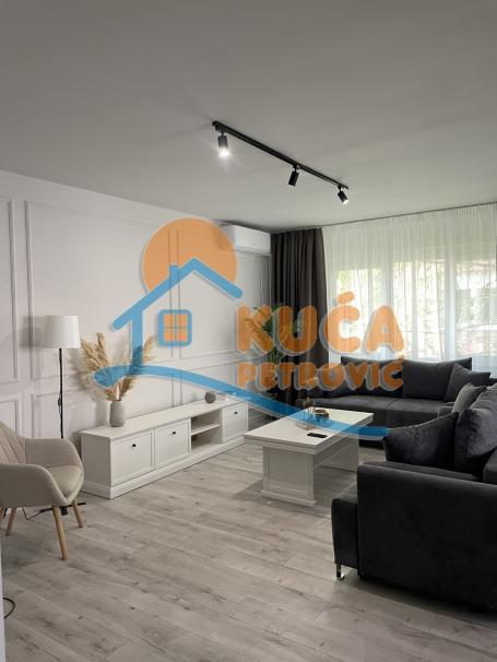 Izdaje se odličan četvorosoban stan u Durlanu, 120m2