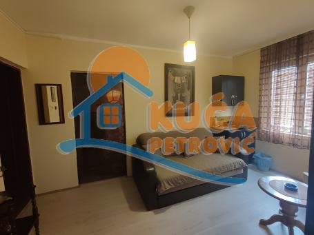 Izdaje se odličan smeštaj za radnike na Ledenoj steni, 180m2