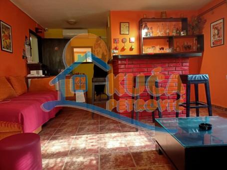 Izdaje se odlična kuća na Ledenoj steni, 250m2