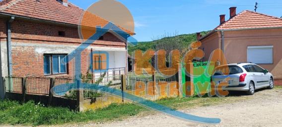 Seosko domaćinstvo, Gornje Brijanje, kuće 180m2, parcele 39.49a