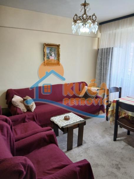 Izdaje se namešten dvosoban stan u blizini Šojke na Obilićevom vencu, 43m2, cg