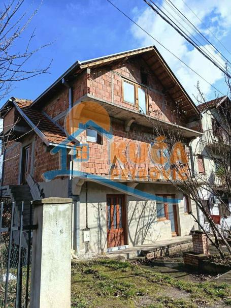 Na prodaju kuća Suvi do, 272m2, na placu 227m2