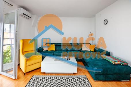 Trosoban stan kod Vojne bolnice 70 m2