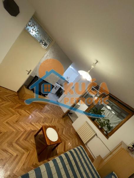 Izdaje se odličan, jednosoban stan na Vizantijskom bulevaru, 40m2