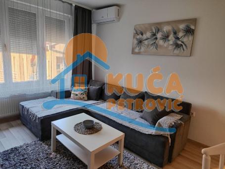 Izdaje se odličan stan kod Pravnog fakulteta, 40m2