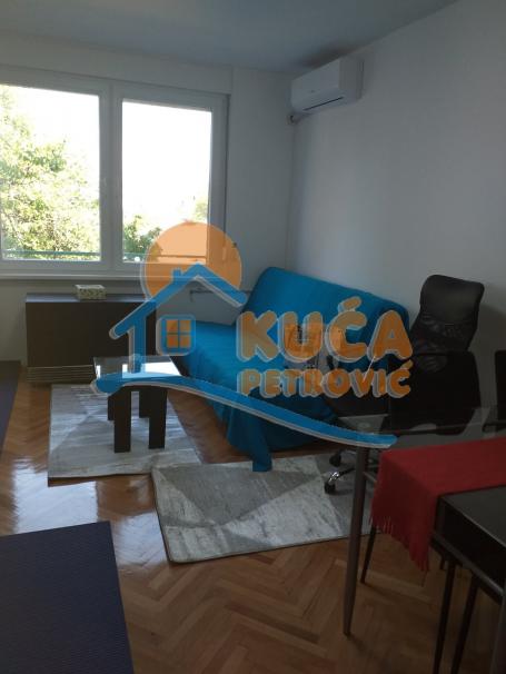 Izdaje se odličan stan na Bulevaru Nemanjića, 32m2
