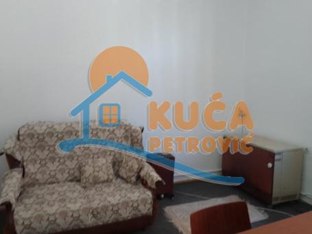 Izdaje se odlična kuća u strogom centru grada kao poslovni prostor, 100m2