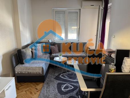 Izdaje se odličan jednoiposoban stan kod Parka Svetog Save, 35m2