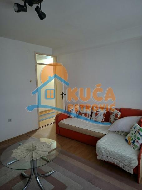 Izdaje se odličan stan u centru Niša, 54m2