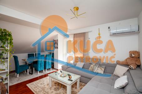 Na prodaju trosoban stan, uknjižene površine 73m2