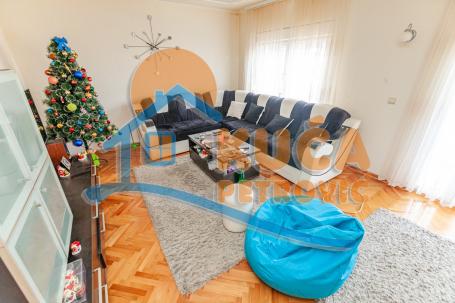 Kuća, Brzi Brod 323 m2, Devizno naselje