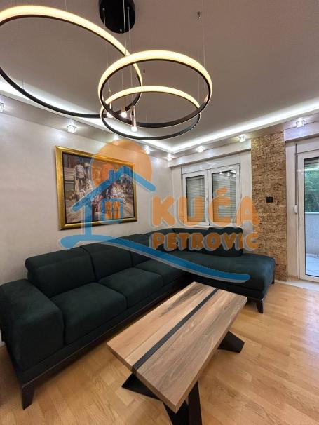 Dva spojena trosobna stana, na  drugom  spratu, lift, 155 m2, Palilula