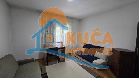 Izdaje se sprat kuće  kod Dif-a, 102m2, na prvom spratu