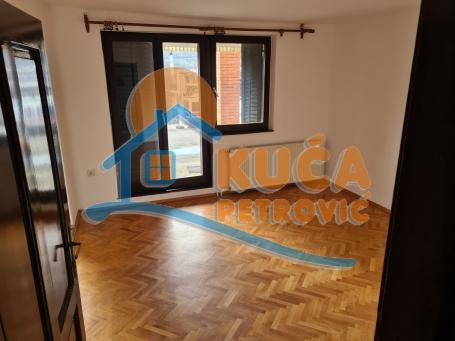 Izdaje se kuća na putu za Nišku banju!