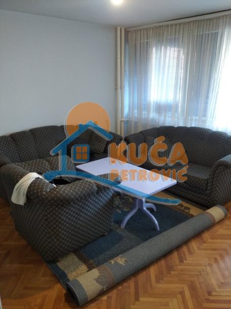 Na prodaju stan u centru Niša, 66m2