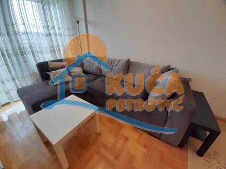 Izdaje se namešten jednoiposoban stan u strogom centru Ta grejanje, 42m2