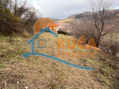 Atraktivan  plac  pored  puta, na  Kopaoniku, kod hotela  Junior,  336 m2