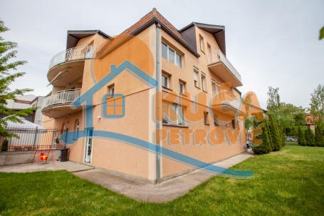 Izuzetan stambeno poslovni objekat,  bruto 400m2, plac  3.62ara, Pantelej