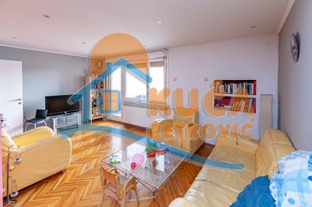 Trosoban stan kod Saborne crkve, 72m2, CG