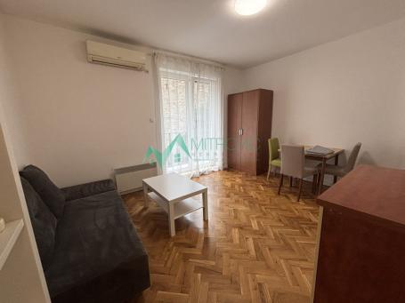 Izdavanje, Stan, 26m2 , Centar