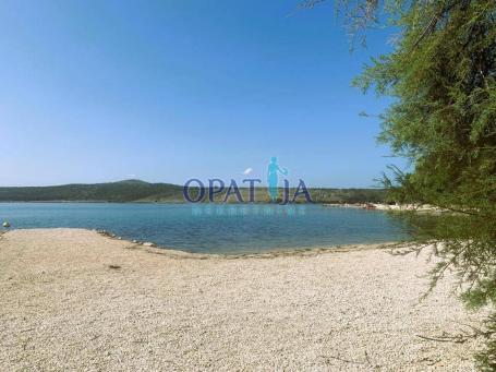 Posedarje - PRILIKA - 1. red od mora s privatnom plažom
