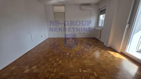 Na prodaju stan na novoj detlinari 