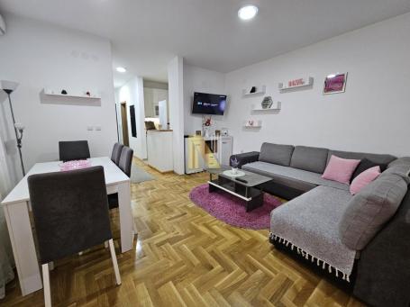 Uknjižen 2.5 stan na Novoj Detelinari – namešten
