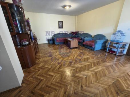 Odličan četvorosoban stan na Novoj Detelinari! 